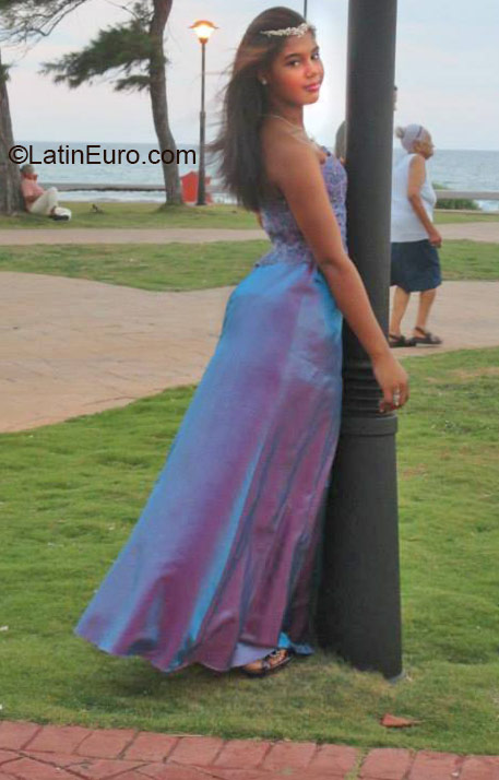 Date this stunning Dominican Republic girl Raynalis from Puerto Plata DO27524