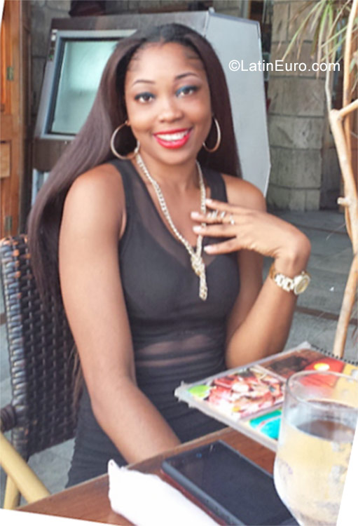 Date this attractive Jamaica girl Krissy from Montego Bay JM2377