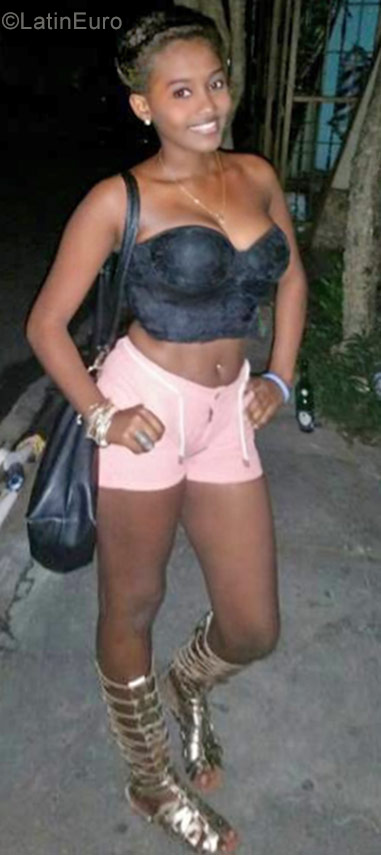 Date this gorgeous Dominican Republic girl Eimy from Santo Domingo DO27011