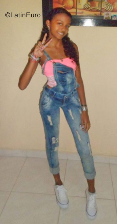 Date this happy Colombia girl Natalia from Cartagena CO19883