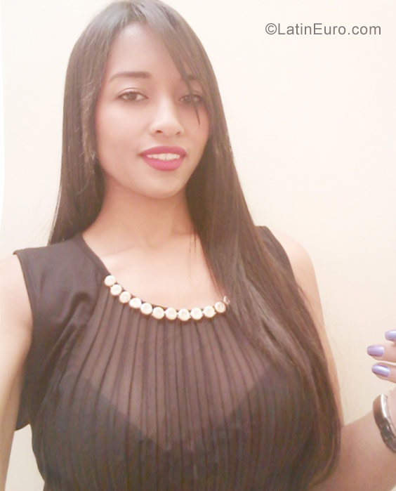 Date this hard body Colombia girl Claudia from Bogota CO19886