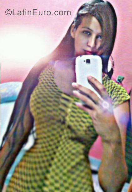 Date this hard body Brazil girl Itebeli from Acorizal BR9848