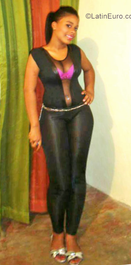 Date this voluptuous Dominican Republic girl Maciel from Santiago DO27218