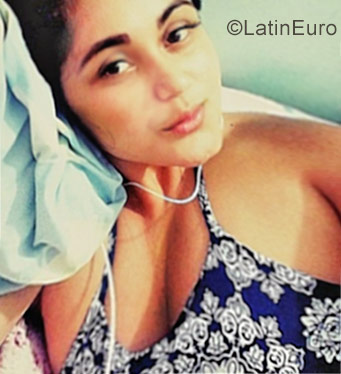 Date this attractive Colombia girl Paola from Armenia CO20047