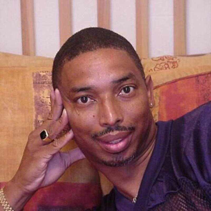 Date this exotic Bermuda man Eolib from Devonshire BM34