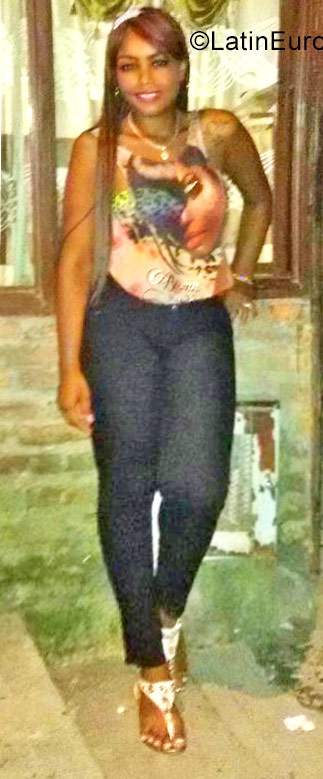 Date this tall Colombia girl Que sea sincero from Cali CO20063