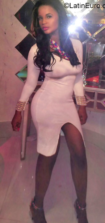 Date this sultry Dominican Republic girl Romey from Santo Domingo DO40251