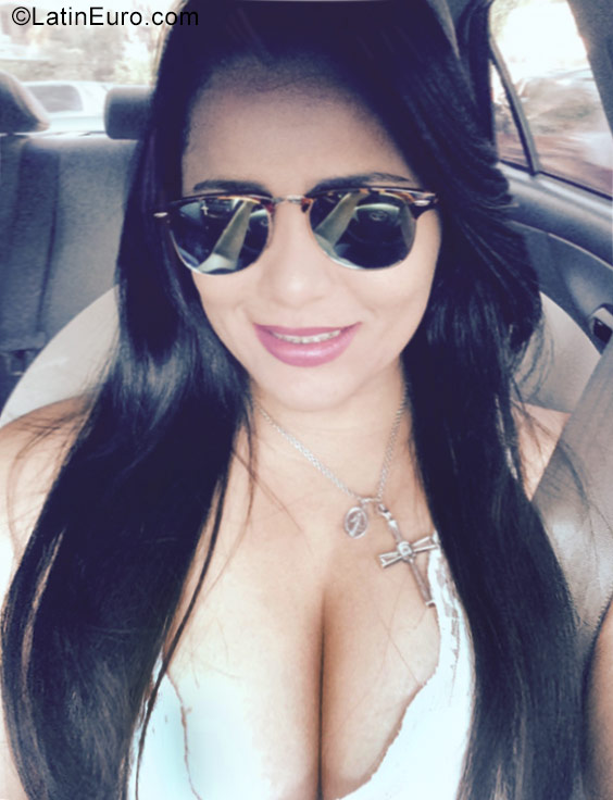 Date this foxy Dominican Republic girl Diana from Santo Domingo DO27342