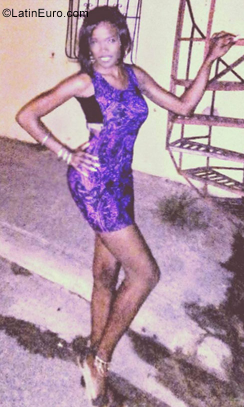 Date this voluptuous Dominican Republic girl Ermita from Santo Domingo DO27371