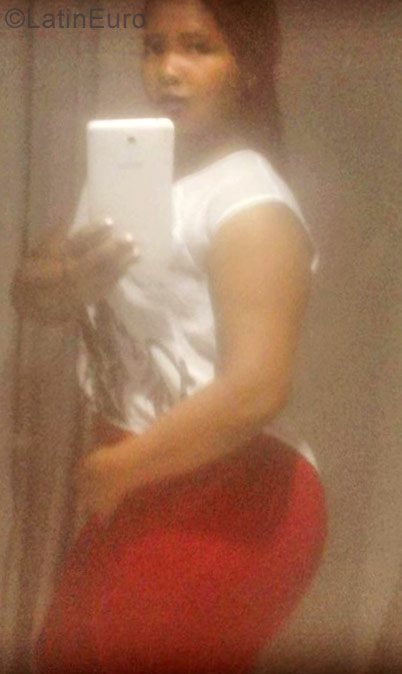 Date this tall Dominican Republic girl Nairobi from Santo Domingo DO27377