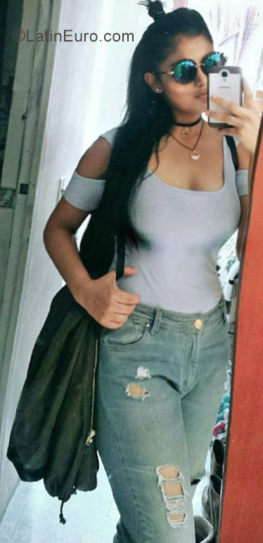 Date this lovely Colombia girl Daniela from Bogota CO20335