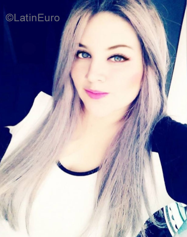 Date this stunning Colombia girl Maria from Bogota CO20408