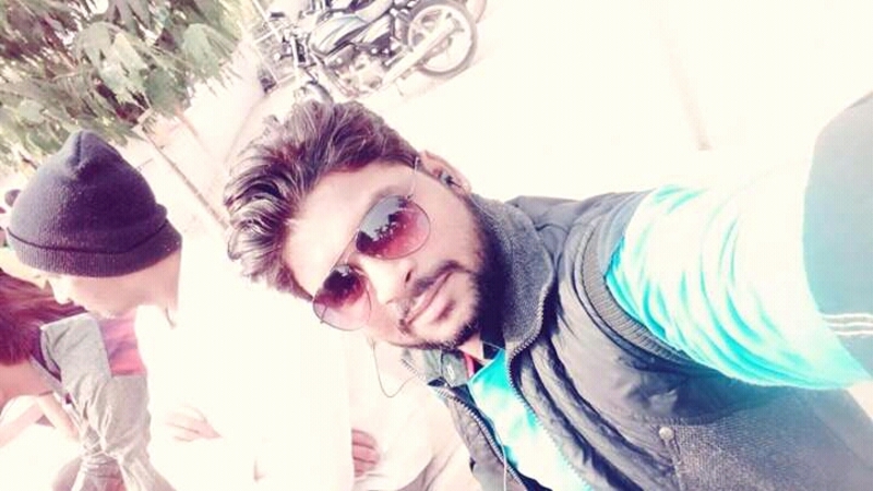 Date this attractive India man Smeer370 from Bhind IN326