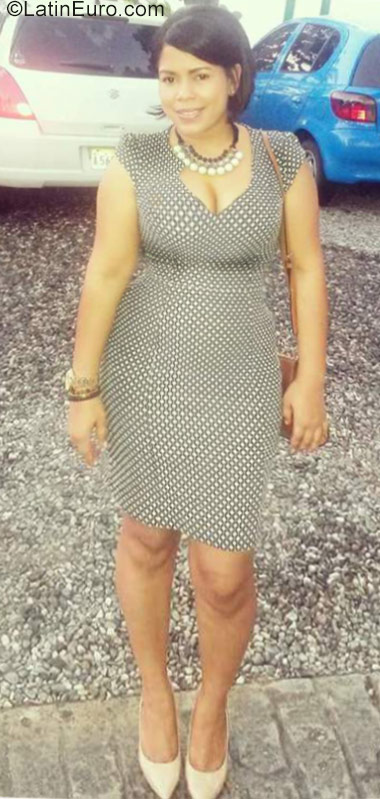 Date this gorgeous Dominican Republic girl Elma from Santo Domingo DO27905