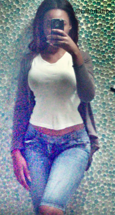 Date this athletic Jamaica girl M from Kingston JM2414