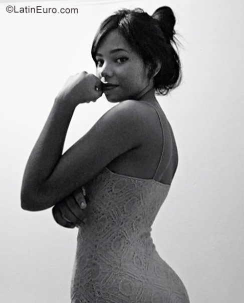 Date this charming Brazil girl Bruna from Recife BR9953