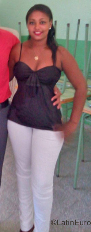 Date this hard body Dominican Republic girl Nery from Monte Cristy DO28133