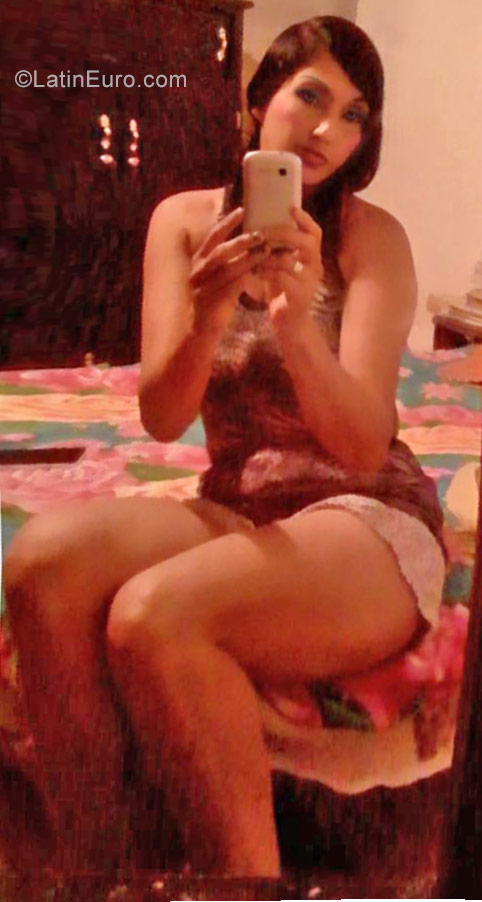 Date this delightful Colombia girl Yulie from Manizales CO21111