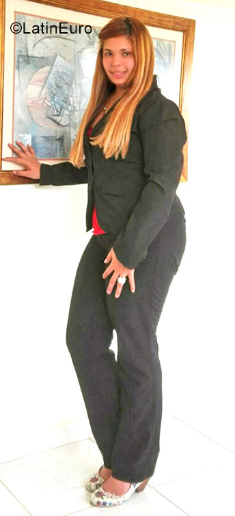 Date this georgeous Dominican Republic girl Carolyn from Santo Domingo DO28300