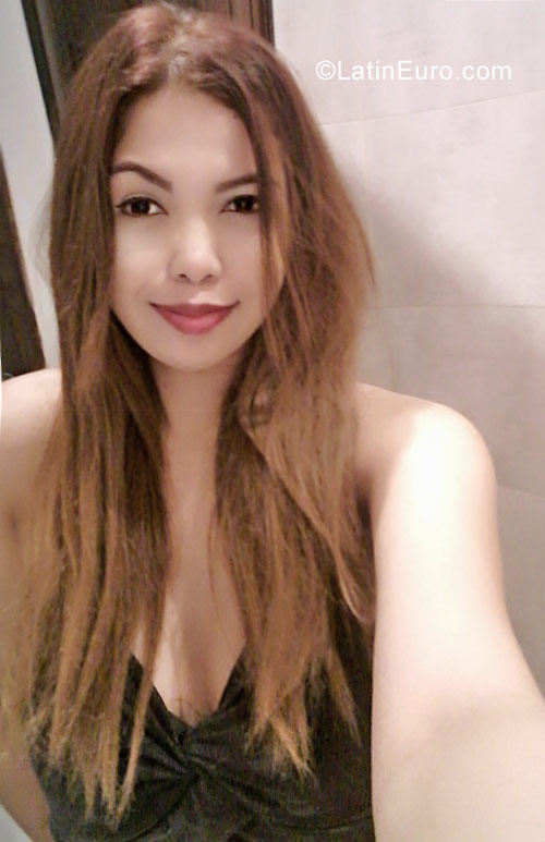 Date this pretty Saudi Arabia girl Lady from Riyadh SA32