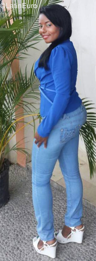 Date this foxy Dominican Republic girl Soraida from bavaro DO28329