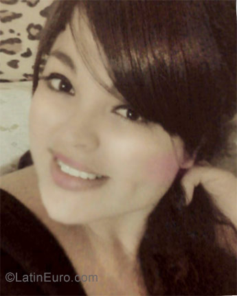 Date this nice looking Honduras girl Cristina from Tegucigalpa HN2328