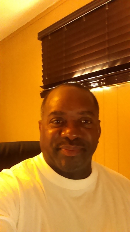 Date this delightful United States man Dahampster from Memphis US18121