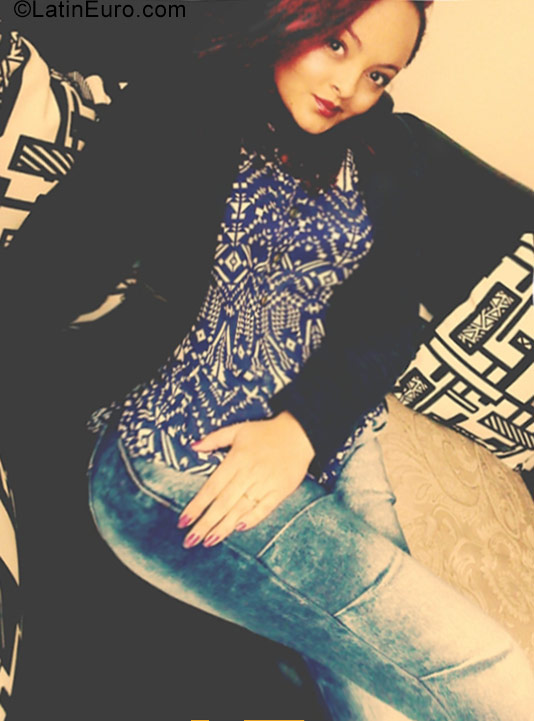 Date this nice looking Colombia girl Ana from Bogota CO21466