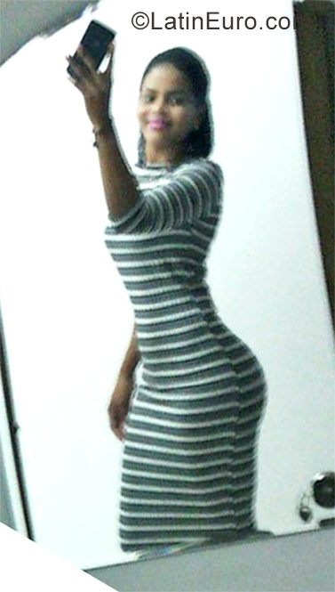 Date this funny Dominican Republic girl Yanna from Santo Domingo DO28889