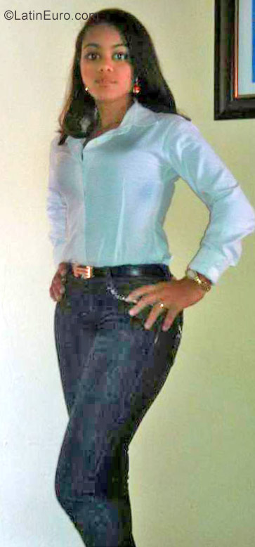 Date this passionate Dominican Republic girl Glenny from La Romana DO40303