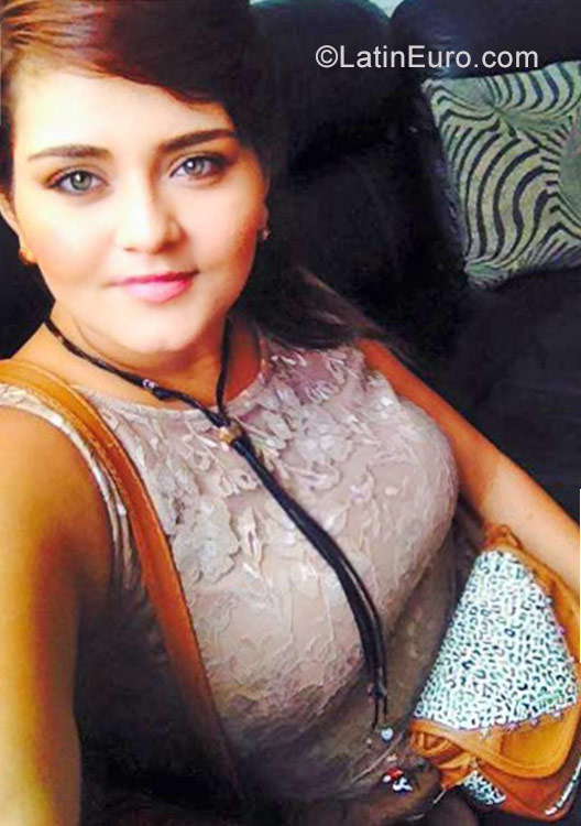 Date this cute Colombia girl Julieth from Bucaramanga CO21626