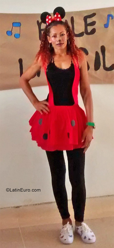 Date this voluptuous Colombia girl Beatriz from Medellin CO21643