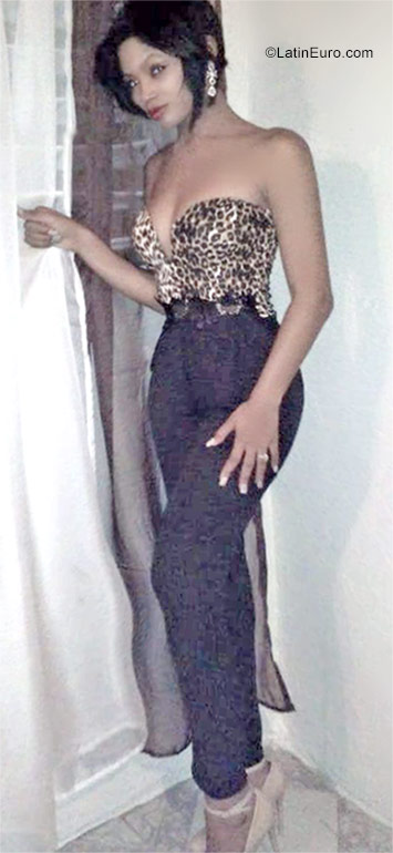 Date this tall Dominican Republic girl Andrena from Santiago DO29029