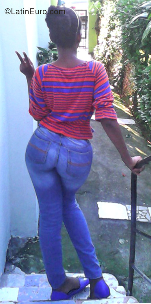 Date this funny Dominican Republic girl Alexandra from Santo Domingo DO29047