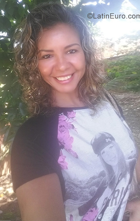 Date this fun Brazil girl Edniad from Rio De Janeiro BR10127