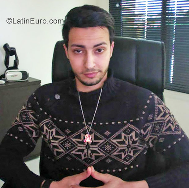 Date this nice looking United States man Frank from Los Angeles US18242