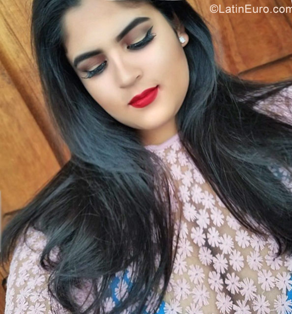 Date this sensual Honduras girl Steff from San Pedro HN2332