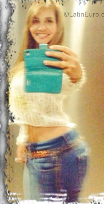 Date this stunning Colombia girl Carmen from Bogota CO21798