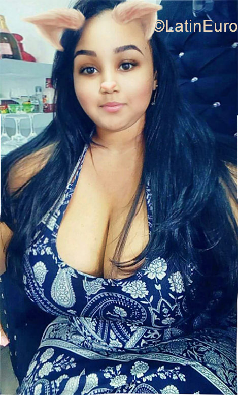 Date this voluptuous Dominican Republic girl Naze from Santo Domingo DO29268