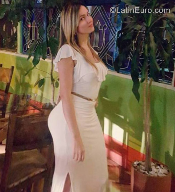 Date this athletic Colombia girl Paola from Bogota CO21821