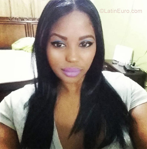 Date this athletic Dominican Republic girl Laura from Santo Domingo DO29396