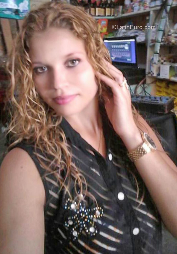 Date this pretty Dominican Republic girl Yokairia from Santo Domingo DO29522
