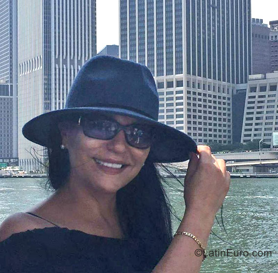 Date this georgeous Colombia girl Miranda from Bogota CO21948