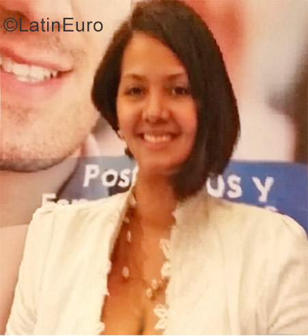 Date this stunning Dominican Republic girl Yenny from Santo Domingo DO29621