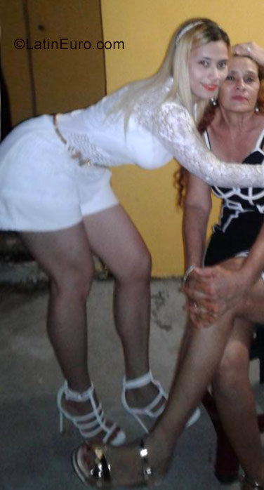 Date this nice looking Panama girl Indira from Panana PA1080