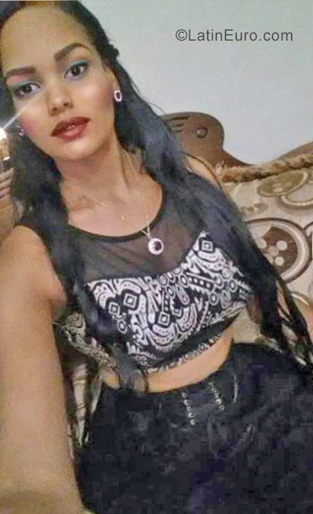 Date this happy Dominican Republic girl Damarys from Moca DO29705