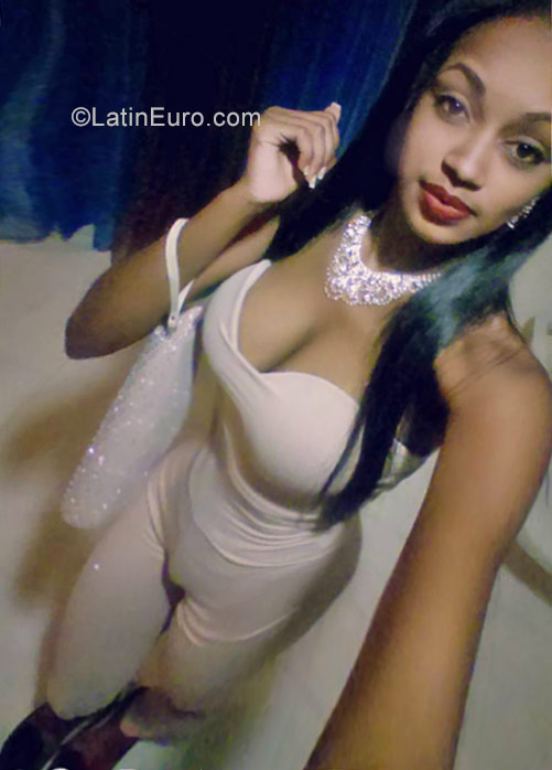 Date this young Dominican Republic girl Yafi from La Vega DO29709