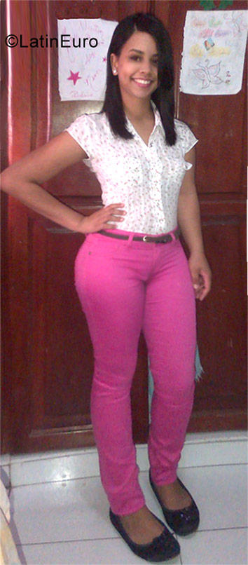 Date this attractive Dominican Republic girl Maite from Santo Domingo DO29716