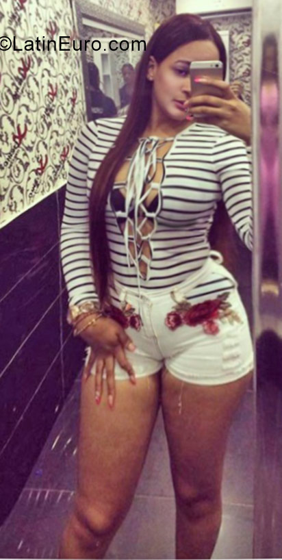 Date this sultry Dominican Republic girl Yoly from Santo Domingo DO29750