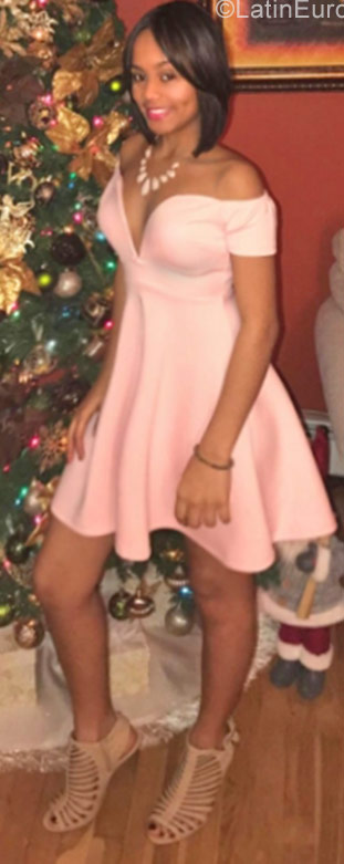 Date this voluptuous Dominican Republic girl Camila from Santo Domingo DO29793